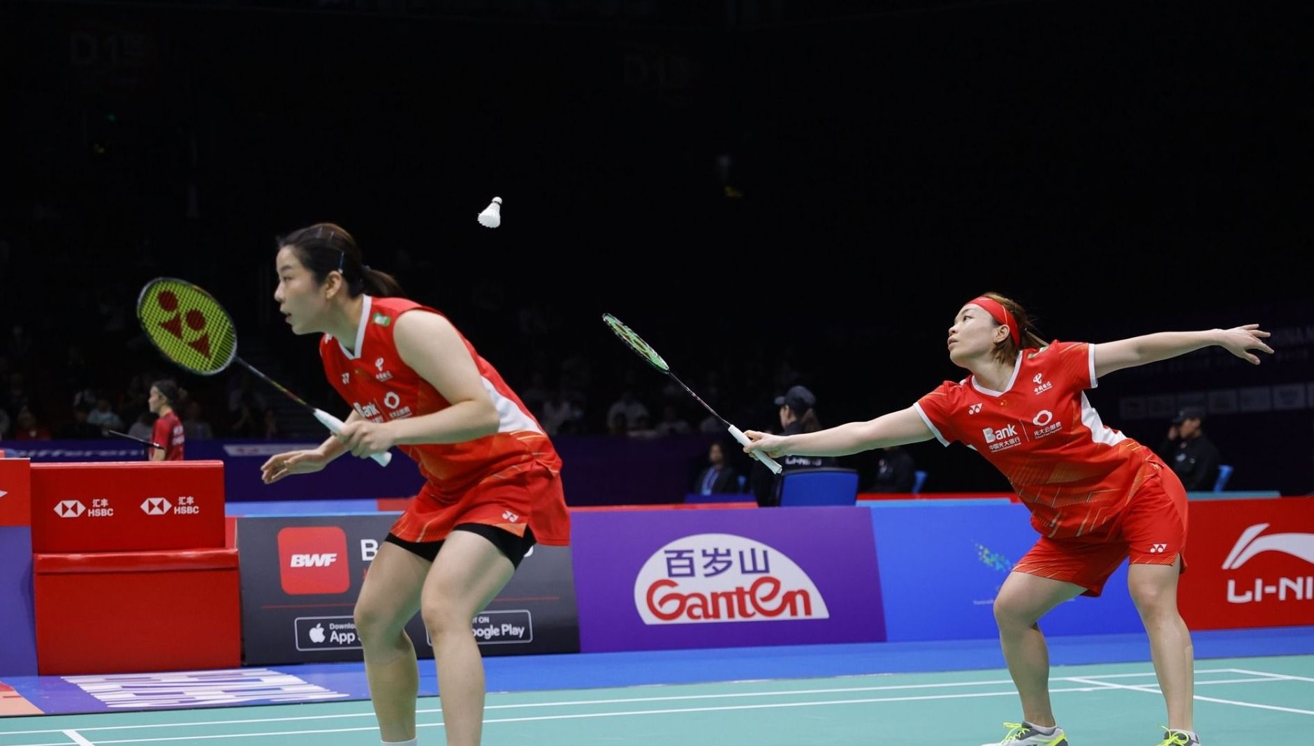 中场创造空 中场创造空