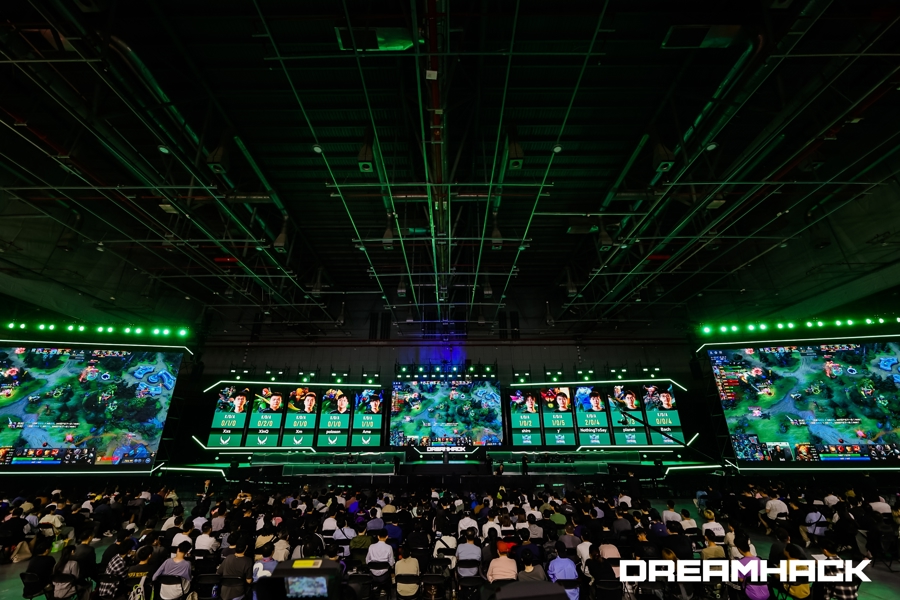 了激烈角逐 了激烈角逐